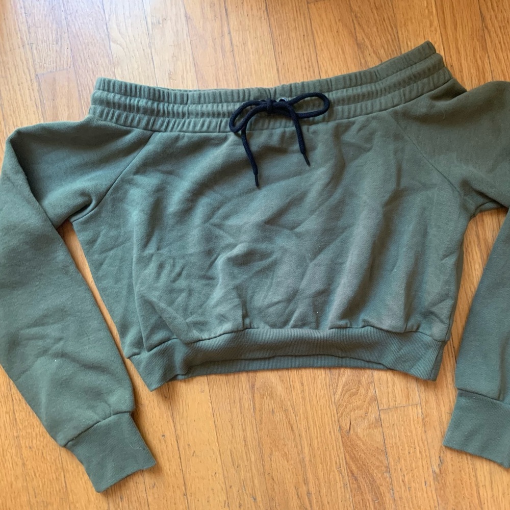 OFF SHOULDER CROP SWEATER